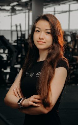 Инструктор групповых программ Алёна Сидорова