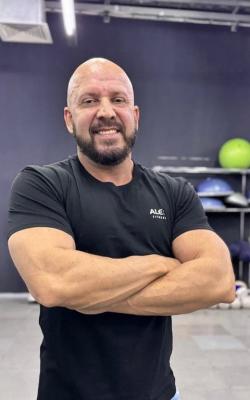 Инструктор тренажерного зала Холин Денис