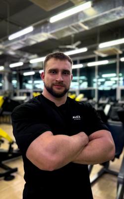 Инструктор тренажерного зала Фролов  Михаил