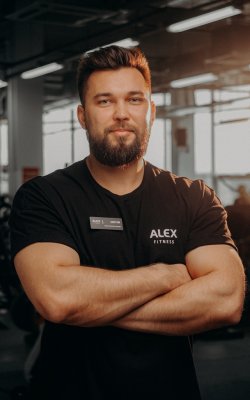 Инструктор тренажерного зала Сергей Мельчаков 