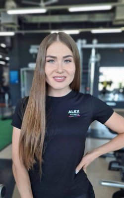 Инструктор тренажерного зала Марина Малиновская  